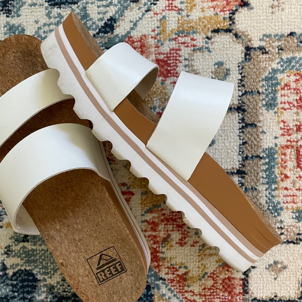 Reef Women's Cushion Vista Hi Sandal - White